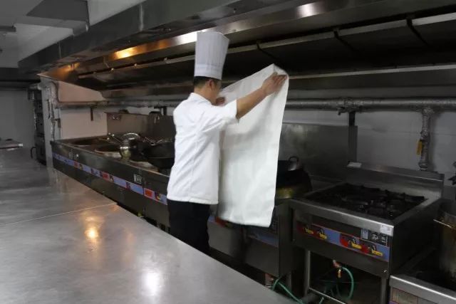 消防工作常抓不懈，防患未“燃”确保厨房安全