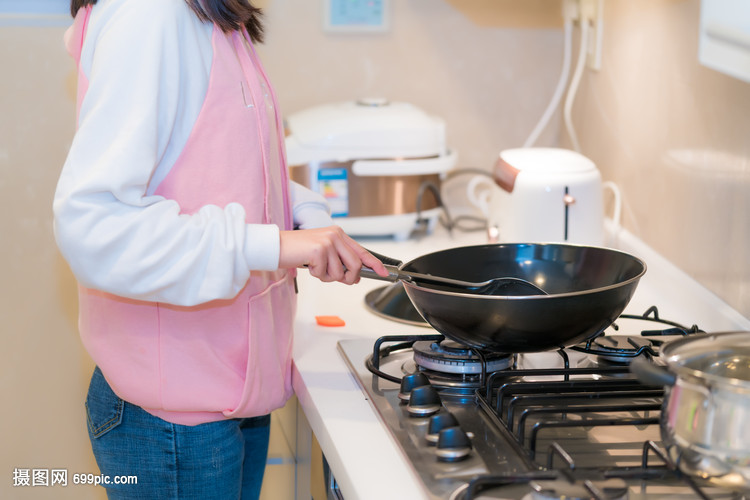 年轻人厨房里的新生意经 从烹饪到卫生间用具与日用杂货批发的跨界探索